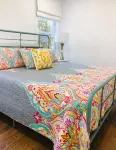 Bright New Cozy Cottage -  1/2 mi from downtown.
