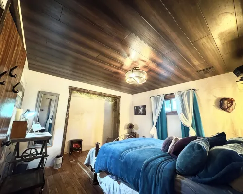 Beautiful Yo Mama’s House Hotels in Wrightwood
