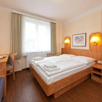Hotel Wikinger Hof Hotel dekat Stasiun Bawah Tanah Meßberg