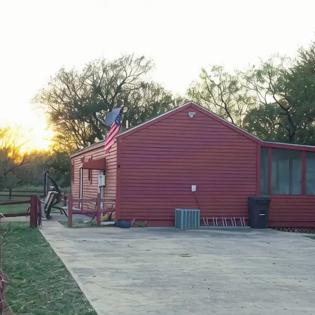 Modern Private Cabin, Fishing, Shooting Range, Fire Pit, 4WD Trails & Canoeing