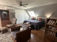 Quaint Neighborhood / Close to Beaches