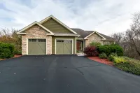 Spacious-Hot Tub-Pool Table-Screen Porch-6 Bedroom-6 Bathroom - 4-Star