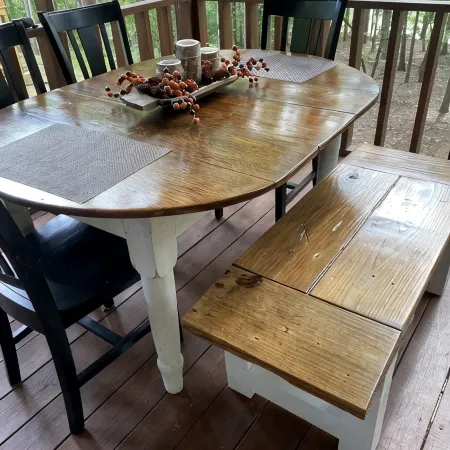 Newly furnished 3 bedroom 2 bath on the lake with covered dock