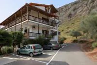 Monemvasia Green Apartments - parking