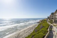 Steps to Sand, Luxury Family Townhome with Central A/C BBQ Crib Resort Amenities - Wifi
