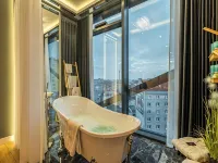 Q18 ApartHotel Hotels near Granaries