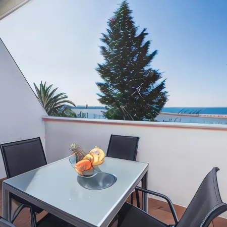 Apartments by the Sea Semy