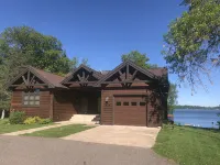 Large Bay Lake Lakefront Cabin w/Game Room & Water-View Deck, Dock and more… - Homestays