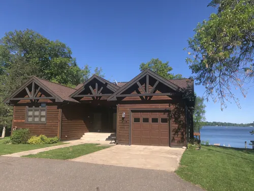 Large Bay Lake Lakefront Cabin w/Game Room & Water-View Deck, Dock and more… - Chalets