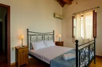 Waveside Sanctuary - Luxurious Seastone Villa - 3-Star