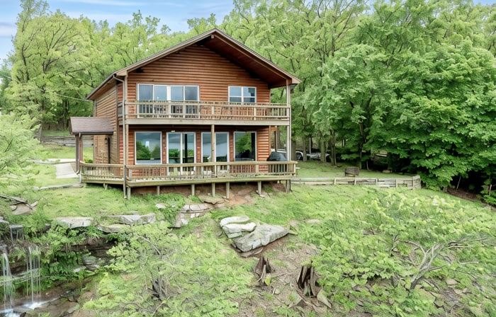 Spectacular Lake View, Luxury Cabin provides the perfect gathering place.