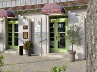 Logis Auberge des Vieux Chenes Hotels in Malemort
