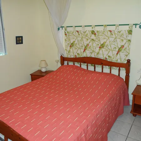 Detached apartment in villa