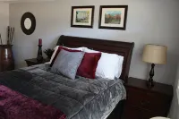 Beautiful Views of Animas Red Cliffs, Immaculate, High End Furnishings - balcony