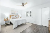 Beach Chair & Umbrella Service, Private Beach, Woof ok, BBQ, Pools, Pickle Ball! - Bungalows