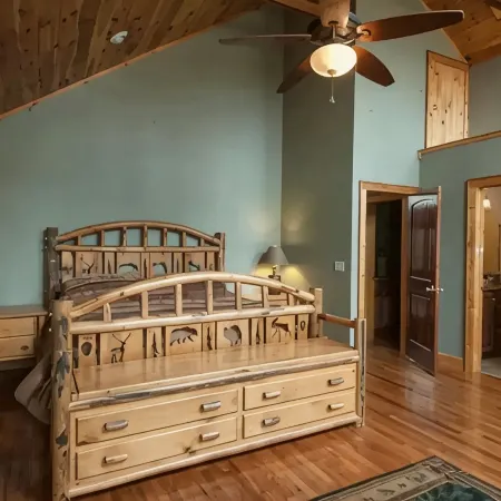Stunning  Mountain Views From Cabin With Hot Tub & Covered Porch!