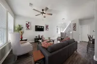 Cozy Retreat home in the Heart of Conroe - بيت ضيافة