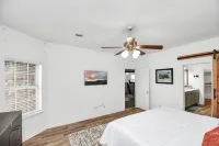10min from Fort Bend Epicenter 13min from Memorial Herman Stylish 4 Bedroom Home - 4 stjerner