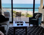 5th Floor View of Beach and Ocean- Full condo- 2 pools- - 2 estrellas