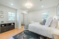 New Remodel · Main Floor Master · Soaking Tub · Stocked Kitchen · Private Yard - Wi-Fi