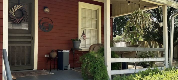 Wensel Cottage in downtown Natchez Walking distance to most shops & restaurants. Hotels in Natchez