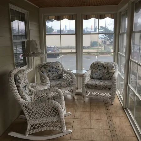 Ocean Block Beach Cottage - 7 Delaware Ave - Downtown Rehoboth