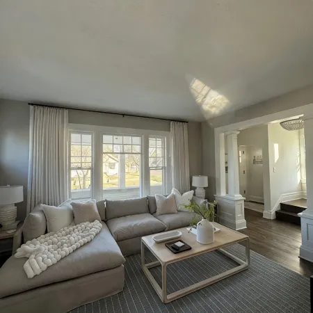 Cozy and accomodating designer home near downtown and McKennan Park - sleeps 10+