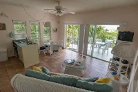 Grace Bay Beach 7Acre Resort: Guesthouse Ocean Views+Pool+Oceanfront+Lush Garden - Villas