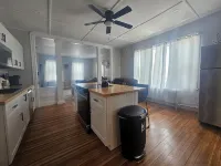 Downtown Living- 3Br- Pet Friendly- Parking - Bungalows