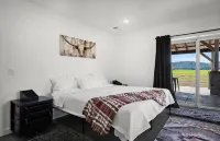 Barn! Pool w/ Rock Climbing Wall! Indoor BBall/Pickleball Court + Playground! - Homestays