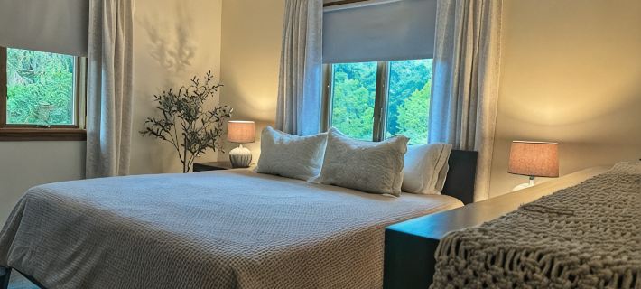 Honey Run King Suite ~Between Millersburg & Berlin Hotels in Holmes County
