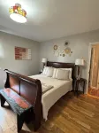 Riverside Retreat ~ One Story ~ 3bd/2ba ~ Steps to the River & Main St - 3성급