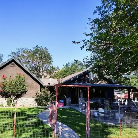 Large country home with 3 rooms and 3 baths