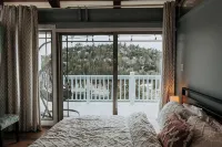 Charming Retreat with Stunning Lake Views. - 무료 와이파이