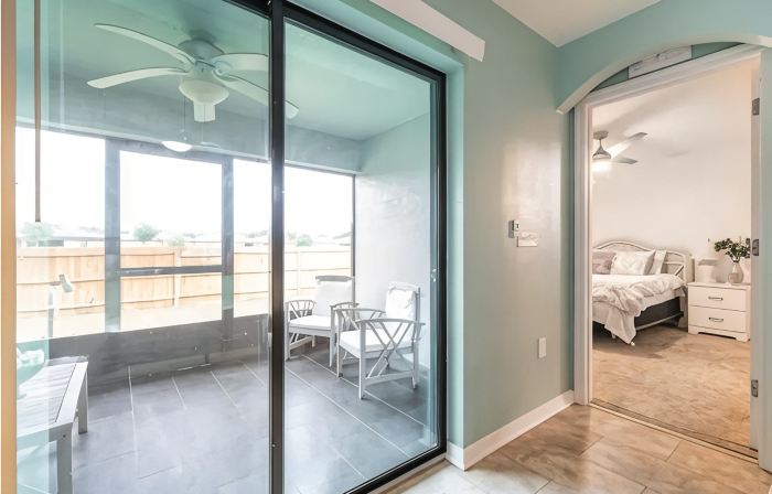 Retreat with bike access/full kitchen/Fence yard/board games/mins from Orlando
