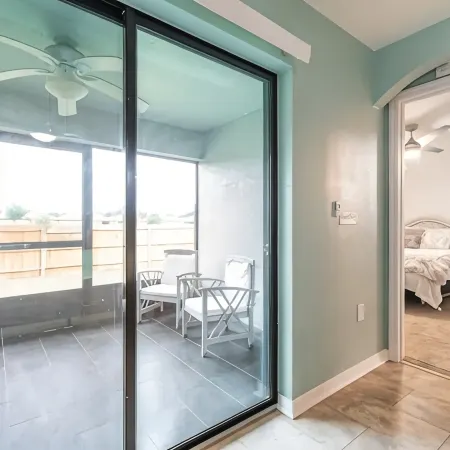 Retreat with bike access/full kitchen/Fence yard/board games/mins from Orlando