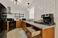 Modern 3 BR Minutes to WI Statefair, MKE Zoo, Brewers, & Hospital - พร้อมWifi