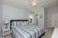 NEWLY RENOVATED DOG FRIENDLY BEACH HOUSE WITH FENCED IN YARD 1 BLOCK TO BEACH