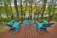 Lakeside Cabin w/ mountain views, dock, fire pit, hot tub, and much more! - Mountain view