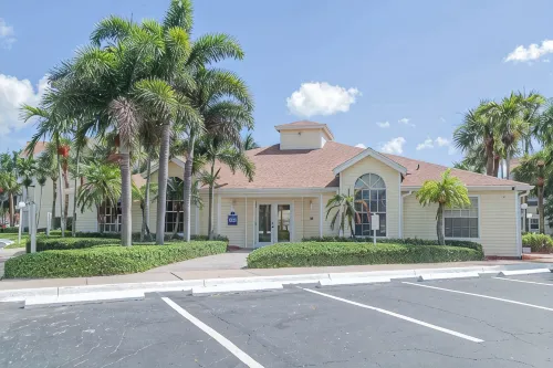 Cozy 1-bedroom condo in sunny Indialantic with AC, fitness room, WiFi - Bintang 3