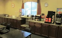 Howard Johnson by Wyndham Leavenworth - breakfast