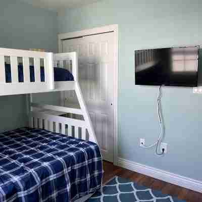Beautiful fully renovated quad in Village Green Rooms