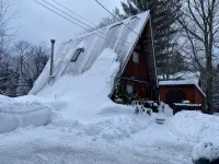 Alpine Chalet with outdoor Jacuzzi 1 mile from ski lifts
