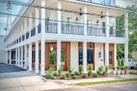 Luxury Downtown Loft - Homestays
