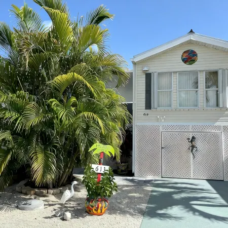 Wonderful Chalet, with Terrace & Private Patio – 20 miles from Key West.