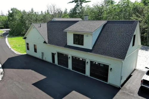 4 bed, 3.5 bath house with a 3 car garage, steam shower and fireplace! NO PETS! - 부티크