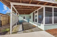 Pet Friendly. Minutes to Beaches. Charming 2-bedroom house in adorable Sarasota. - Wifi