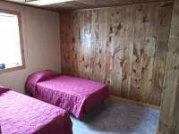 newly remodeled cabin style cottage, close to public boat ramps, and beaches . - Wifi