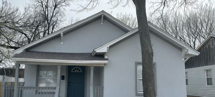 Pet friendly home; adjustable beds; near shopping and restaurants Hotels in Comanche County