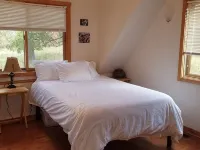 Wifi!! Big Oak Cabin, Ozarks, Hot Tub, Rivers! Hotels in Ozark County